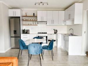 Coastal Beach & Mountain Retreat