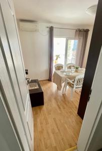 Family House with pool & sea view