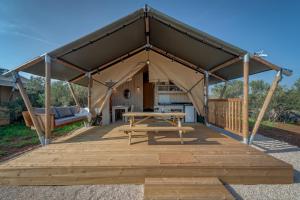 Adriatic Heritage Glamping No2 with Jacuzzi