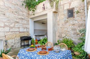 YourHouse Cas Forner