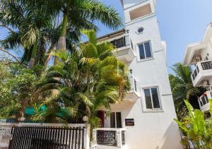 VILLA M - WHITE CASTLE A Vagator 4BHK Private Pool, Breakfast Included