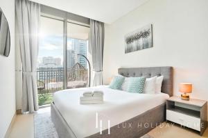 LUX 52 42 Deluxe Marina view suite 1