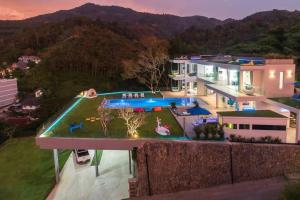 蓝色芭东豪华5卧海景别墅