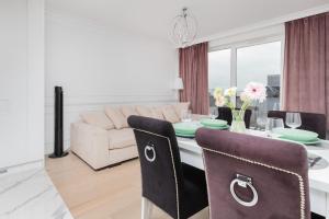 Stylish Two Bedroom Apartment Nasypowa by Noclegi Renters