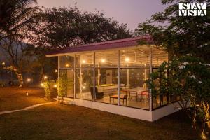 StayVistas House Below The Hill - A stylish Mountain-view villa with Pool and Games room