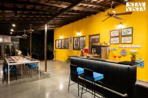 StayVistas House Below The Hill - A stylish Mountain-view villa with Pool and Games room