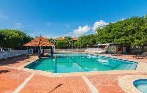 Hermosa Cabana con Piscina 3 Habitaciones MC17 - Coveñitas