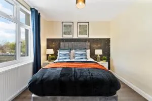 Beautiful Wembley Gem - Parking -Sleeps 14 - Brent