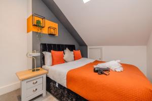 Urban Oasis l Sleek 2-Bedroom with Convenient Free Parking