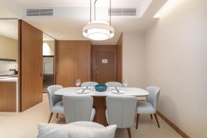 Spacious 3 Bedroom Apartment in Downtown with Burj Khalifa view