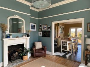 Stylish Victorian Home - Central Frome