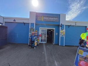 3 Bedroom Caravan - Sleeps 8 Parking Pets Beach