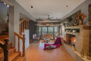 SaffronStays Silver Oak- 3 bedroom pet friendly villa with large lawns - Bhowāli