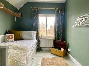 Historic Family Cottage - Central Frome