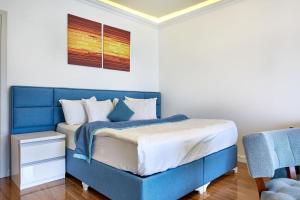 Studio Glamorous White Tower