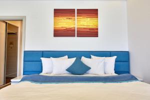 Studio Glamorous White Tower