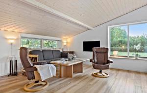 Amazing Home In Toftlund With Wifi