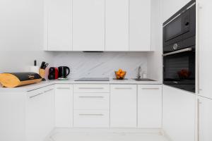 Stylish Two Bedroom Apartment Nasypowa by Noclegi Renters