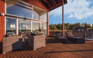 Kelluvat huvilat, Kapteeni, Reposaari