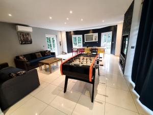 Maisons de vacances Gites Spa Strasbourg - Villa Cerf - SPA Prive, Sauna, Borne d'arcade, Babyfoot : photos des chambres