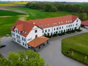 Zajazd w Biskupinie - Dąbrowa