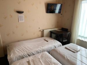 Hotels Hotel Le Lyon Vert Commentry : photos des chambres