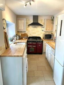 New - Stylish Cotswold cottage