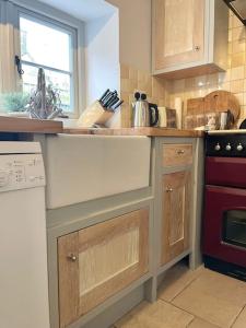 New - Stylish Cotswold cottage