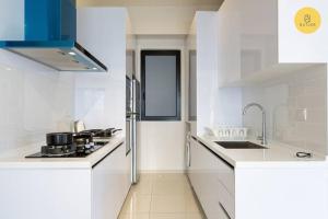 Seaview 2BR Infinity Pool & EasyAccess to Town 13A