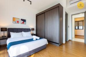 Seaview 2BR Infinity Pool & EasyAccess to Town 13A