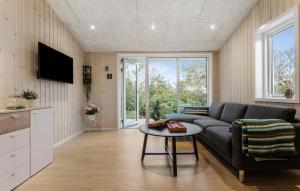 Awesome Home In Løgstør With Wifi