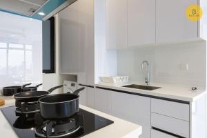 Seaview 2BR Infinity Pool & EasyAccess to Town 191