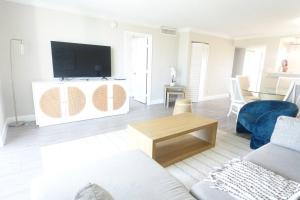 Luxury living - close by beach!