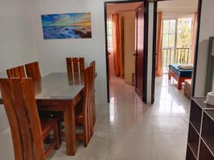 Cozy 2BR with Balcony in Mines View Park by Peniels Getaway