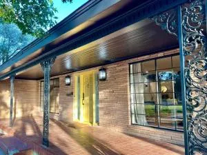 Barrel Oak Mansion- Fire pit, & pool table NR TTU - Floydada