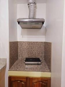 Cozy 2BR with Balcony in Mines View Park by Peniels Getaway