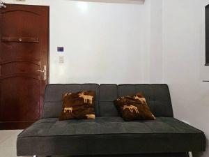 Cozy 2BR with Balcony in Mines View Park by Peniels Getaway