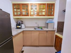 Cozy 2BR with Balcony in Mines View Park by Peniels Getaway