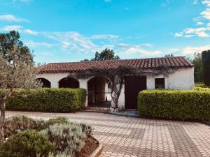 Maisons de vacances Charmante petite maison avec jardin : photos des chambres