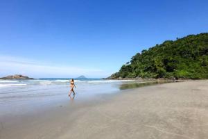 Casa confortável em condomínio a 250 mts da praia