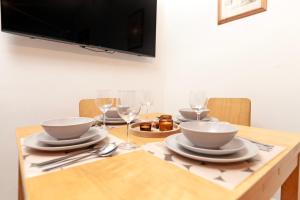 Beautiful 3 Bedroom Flat In Scott Ellis Gardens