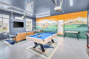 Amazing House - Movie & Game Room, Hot Tub, Fire Pit & Golf Course