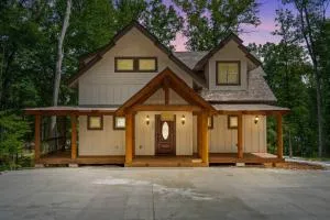 The Starling Bear Den on Lake Keowee - West Union