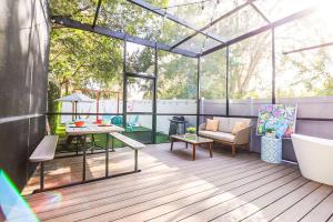 FunTropicalTinyHomeGolfCartLake