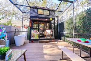 FunTropicalTinyHomeGolfCartLake