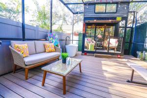 FunTropicalTinyHomeGolfCartLake