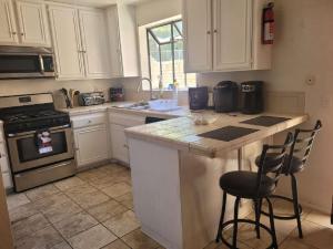 3BR & Loft near Palmdale Hospital