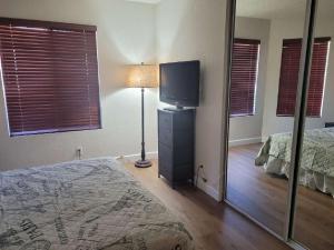 3BR & Loft near Palmdale Hospital