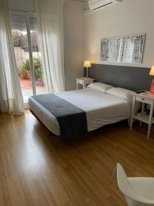 Superior Double Room room in Hostal El Ninot