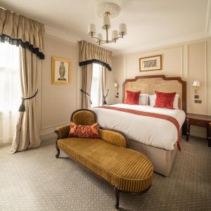 The Leonard Hotel
